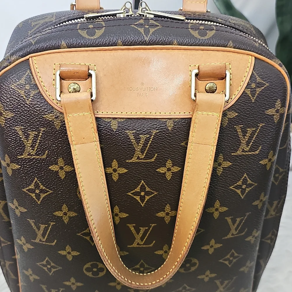 🔥😍 Beautiful Condition😍🔥 Authentic  Louis Vuitton Monogram Excursion  Bag - Picture 13 of 15